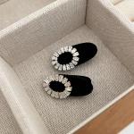 2pieces of girls' hair clips with a distinctive diamond piece and three different shapes