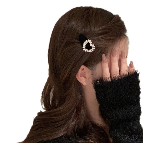 2pieces of girls' hair clips with a distinctive diamond piece and three different shapes