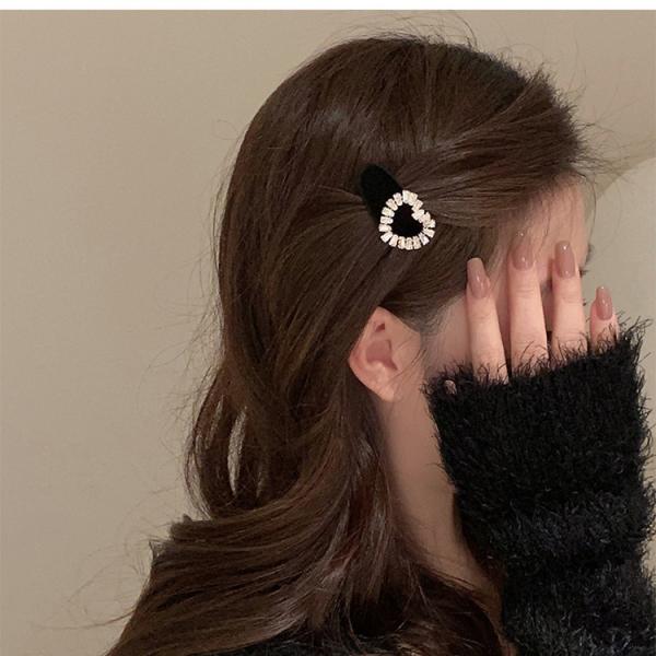 2pieces of girls' hair clips with a distinctive diamond piece and three different shapes