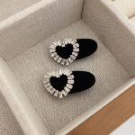 2pieces of girls' hair clips with a distinctive diamond piece and three different shapes