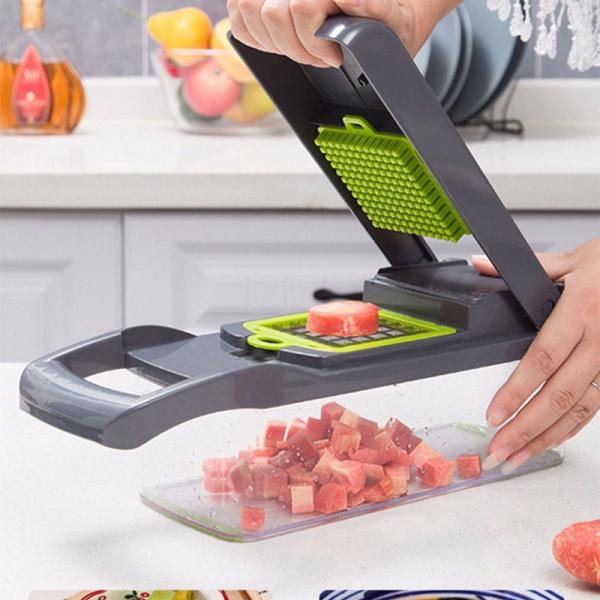 Multifunctional scoop