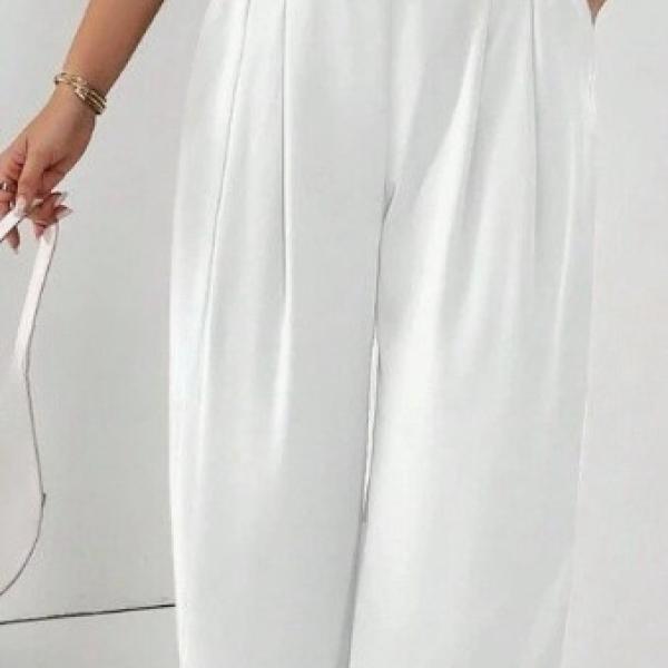 Women's high-waisted, wide-leg lightweight pants are an irresistible elegance.