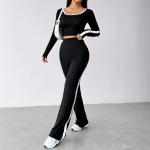 Practical tracksuit with a modern look A tracksuit designed specifically for those seeking comfort.