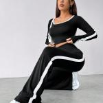 Practical tracksuit with a modern look A tracksuit designed specifically for those seeking comfort.