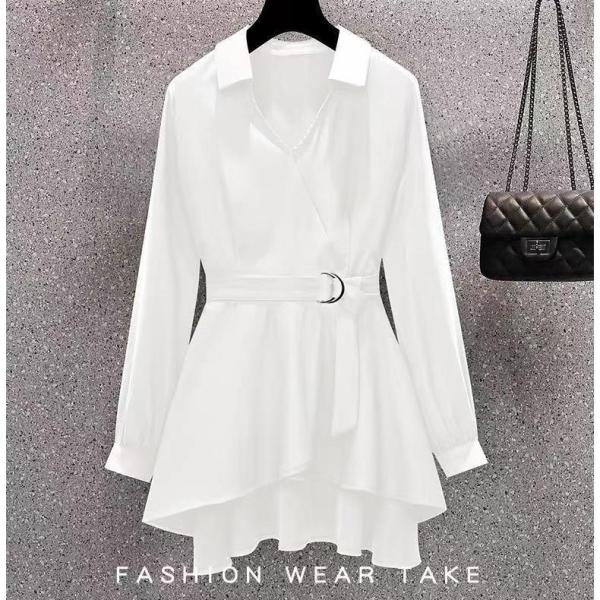 Modern shirt with elegant details and a practical touch